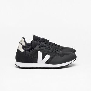 Veja SDU B-MESH BLACK WHITE women size 10 men’s size 8
